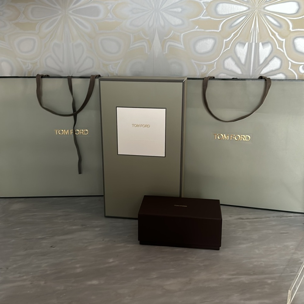 Tom Ford Shoe boxes and bags. - Picture 2 of 3